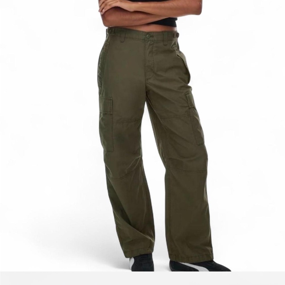 Aritzia TNA Supply Relaxed Cargo Pants in Utility Green- 26” waist ( 0 ) - Picture 11 of 11